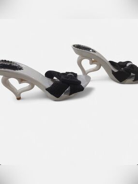 🤍Black & White Heart Heels🖤